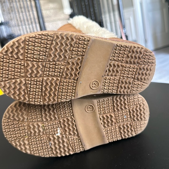 Tall brown fall/winter toddler boots with faux fur - Picture 6 of 6